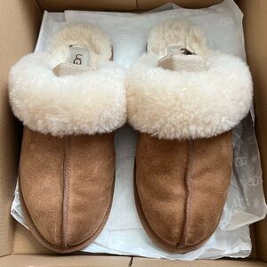 UGG Slippers - like new